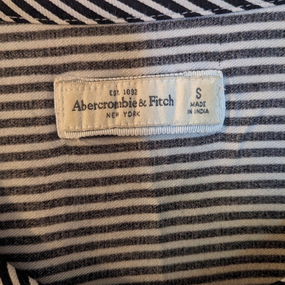 striped shirt with crochet flower fringe - Picture 3 of 4